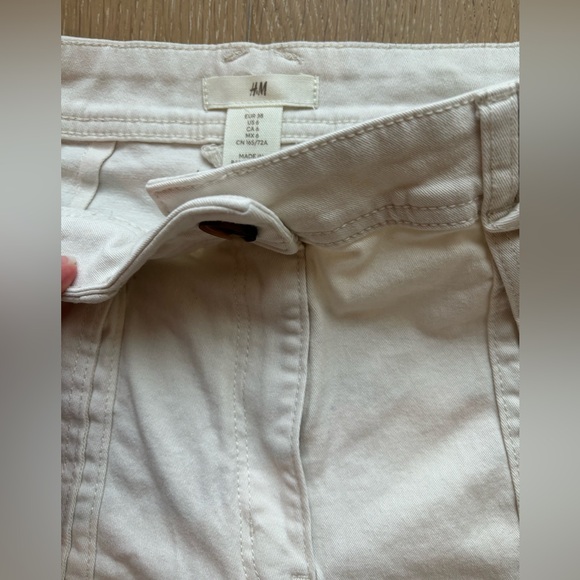 H&M Mom Shorts - Picture 2 of 3